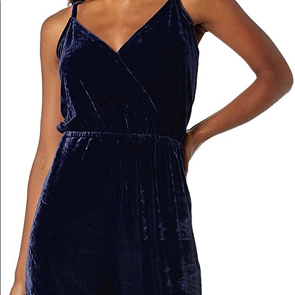 cupcakes and cashmere womens Cameo Velvet Cross Front Jumpsuit W/ Tapered Leg - Picture 3 of 6